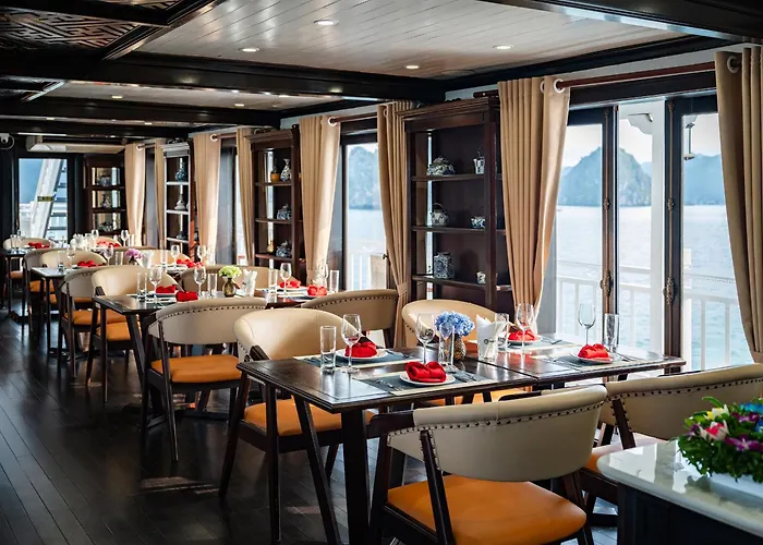Cozy Bay Grand Cruise Botel 4*