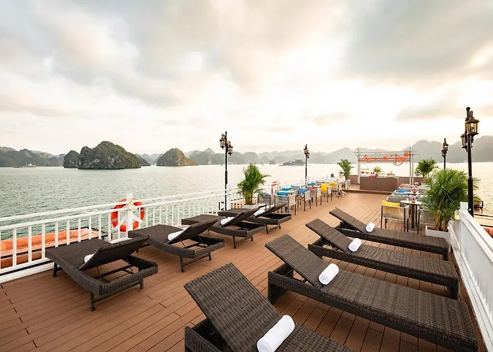Cozy Bay Grand Cruise Botel 4*