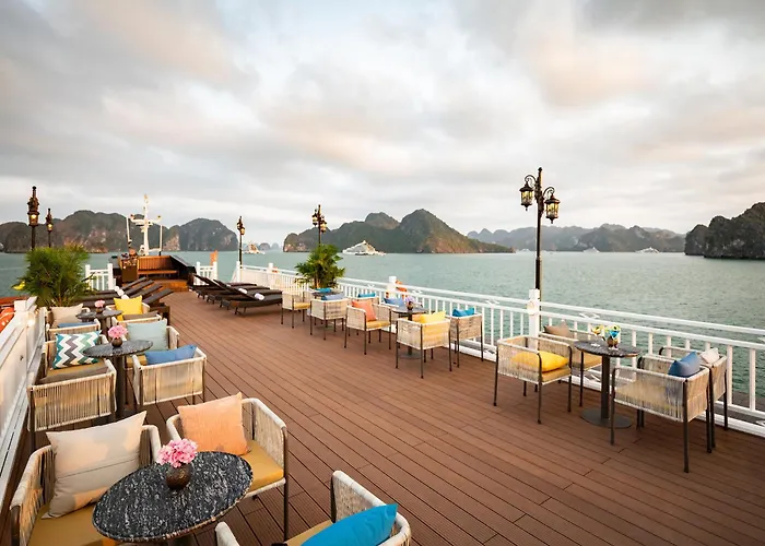 Cozy Bay Grand Cruise Botel Hạ Long