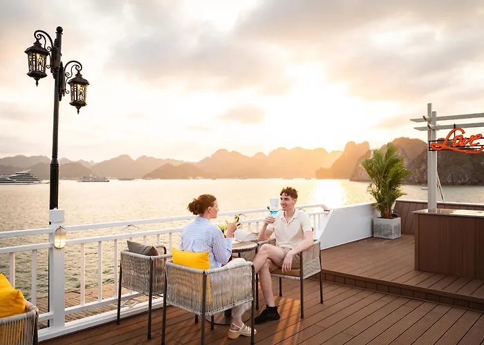 Botel Cozy Bay Grand Cruise Hạ Long