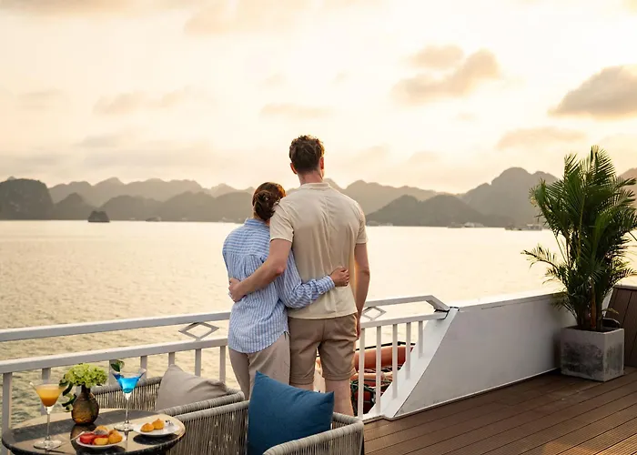 Cozy Bay Grand Cruise 4* Hạ Long