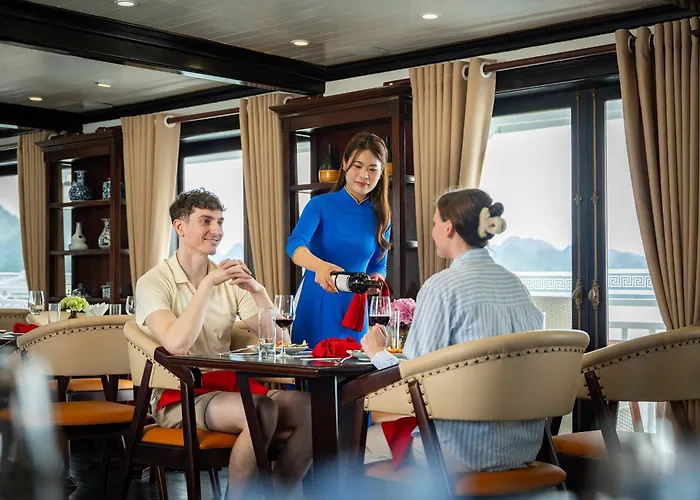Cozy Bay Grand Cruise Botel Hạ Long