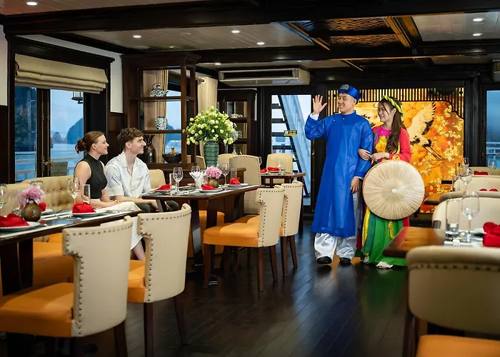 Botel Cozy Bay Grand Cruise 4*