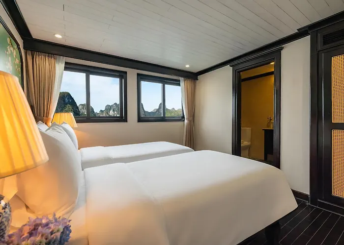 Botel Cozy Bay Grand Cruise 4*
