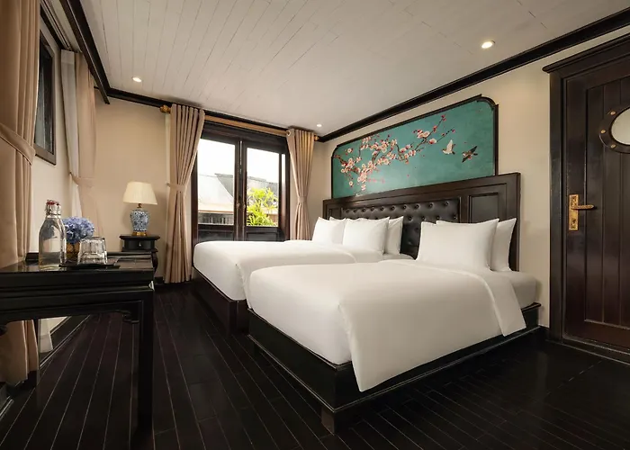 Cozy Bay Grand Cruise Botel 4*