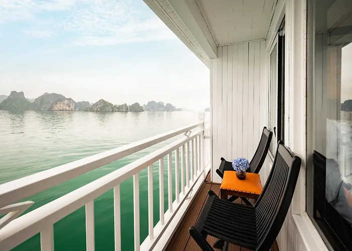 Botel Cozy Bay Grand Cruise