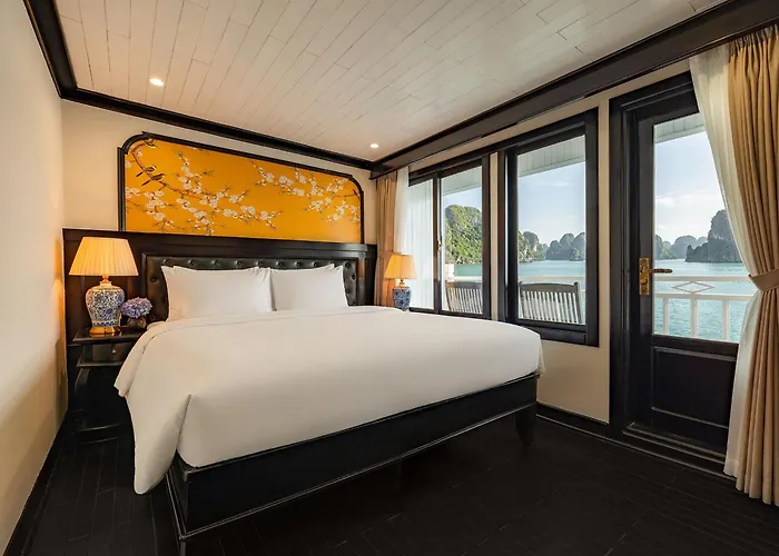 Botel Cozy Bay Grand Cruise