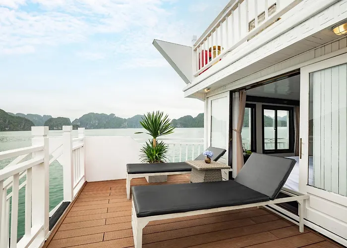 Botel Cozy Bay Grand Cruise 4*