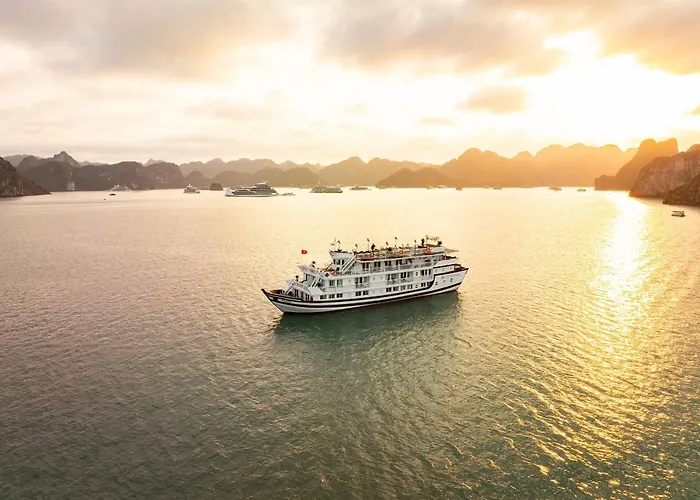 Botel Cozy Bay Grand Cruise